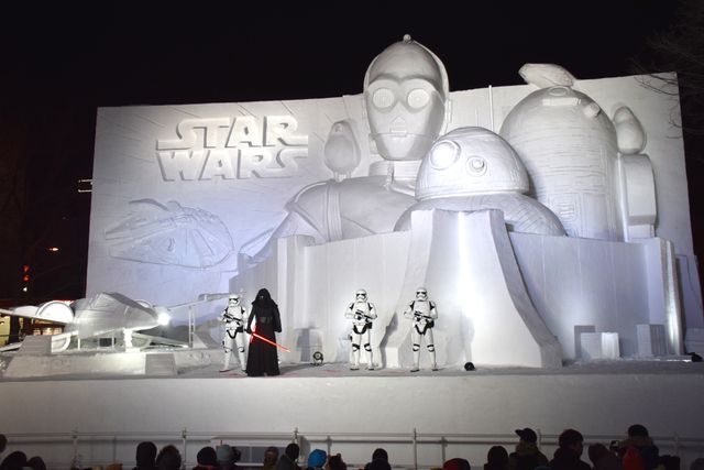 Xウイングに乗れる『スター・ウォーズ』巨大雪像！さっぽろ雪まつり（13枚目）