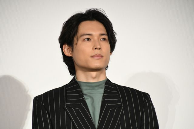 SixTONES松村北斗、上白石萌音に監督からサプライズ！『夜明けのすべて』公開記念舞台挨拶（2枚目）