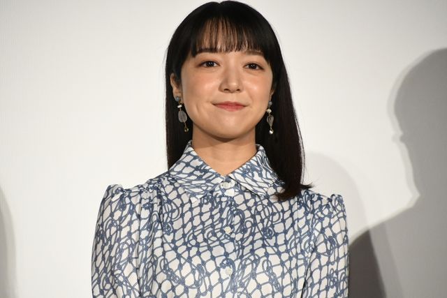 SixTONES松村北斗、上白石萌音に監督からサプライズ！『夜明けのすべて』公開記念舞台挨拶（4枚目）