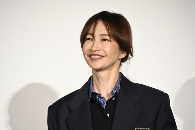 SixTONES松村北斗、上白石萌音に監督からサプライズ！『夜明けのすべて』公開記念舞台挨拶（8枚目）