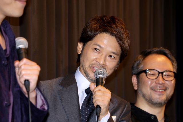 貫地谷しほり、ゴージャスなグレーの衣装で登場！映画『望郷』初日舞台あいさつ（4枚目）