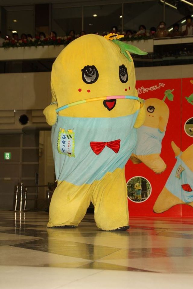 ふなっしーが飛ぶ！横になる！「ふなのみくす」発売記念イベント写真ギャラリー：フォトギャラリー