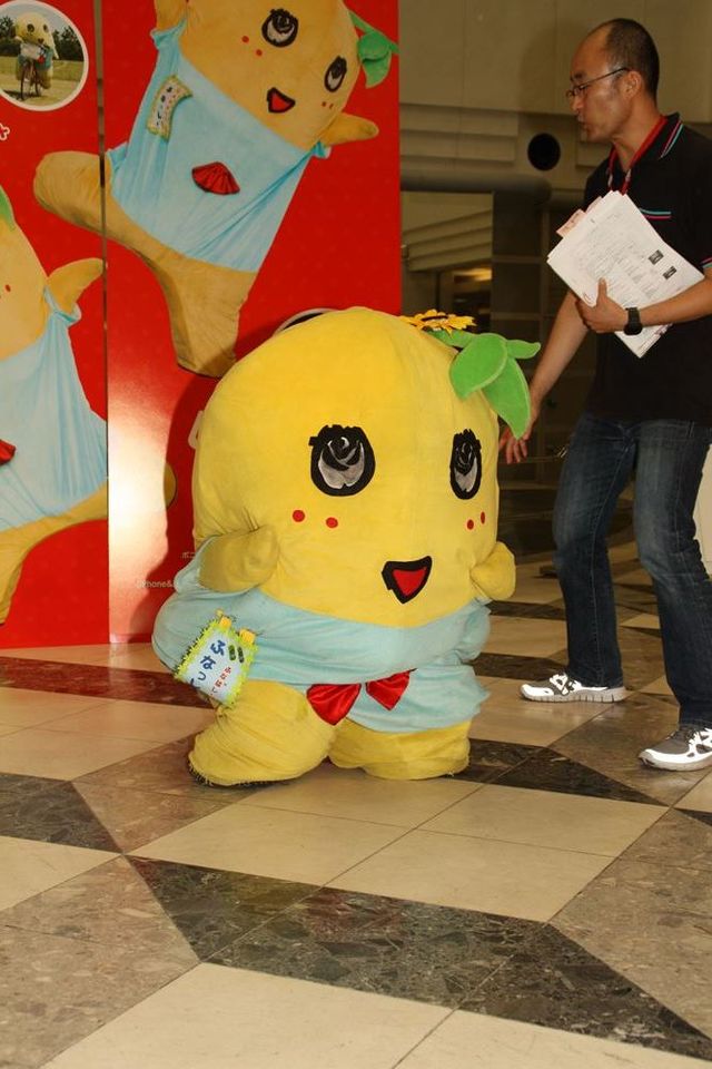 ふなっしーが飛ぶ！横になる！「ふなのみくす」発売記念イベント写真ギャラリー（4枚目）