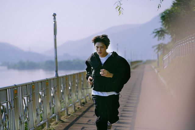 ジェジュンの美しい横顔…映画『ジェジュン：オン・ザ・ロード』場面カットほか（3枚目）