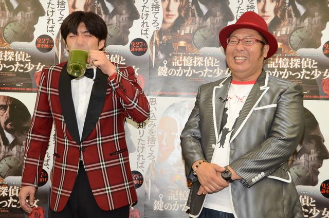 いい顔で罰ゲームの青汁を飲むねづっちに、木曽さんちゅうはニコニコ！フォトギャラリー：フォトギャラリー