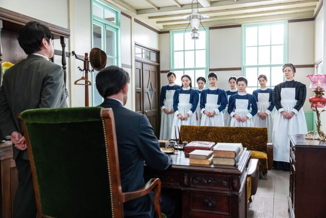 【画像11枚】朝ドラ「風、薫る」院長（筒井道隆）らの冷ややかな視線…第31回場面写真（3枚目）