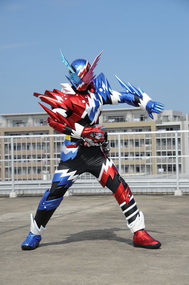 仮面ライダービルド、新フォーム公開!ラビットタンクスパークリング