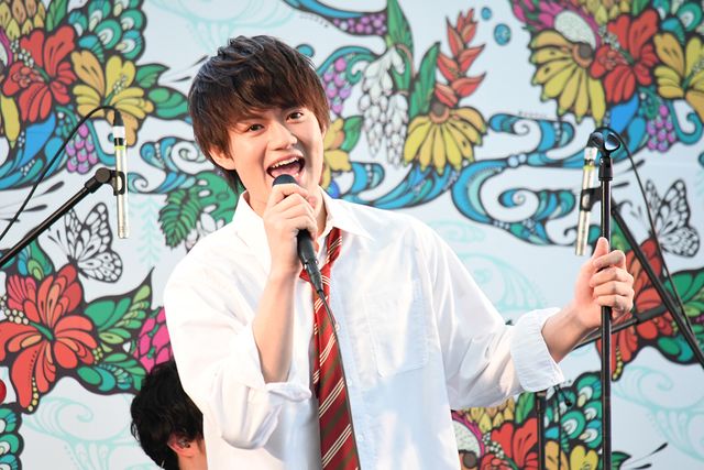 佐野勇斗、世良公則＆上江洌清作とともに熱唱！映画『小さな恋のうた』×「はいさいFESTA」（2枚目）