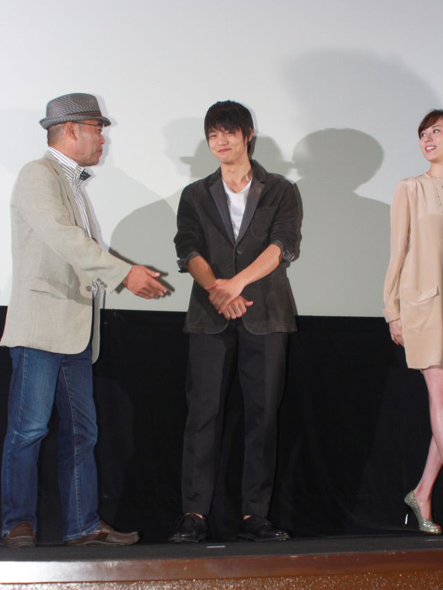 比嘉愛未、映画初主演に感無量！映画『飛べ!ダコタ』初日舞台あいさつフォトギャラリー：フォトギャラリー