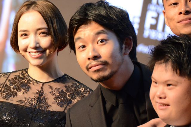 佐藤健、鈴木亮平、松岡茉優『ひとよ』3兄妹が集結！麗しのスリーショット（18枚目）