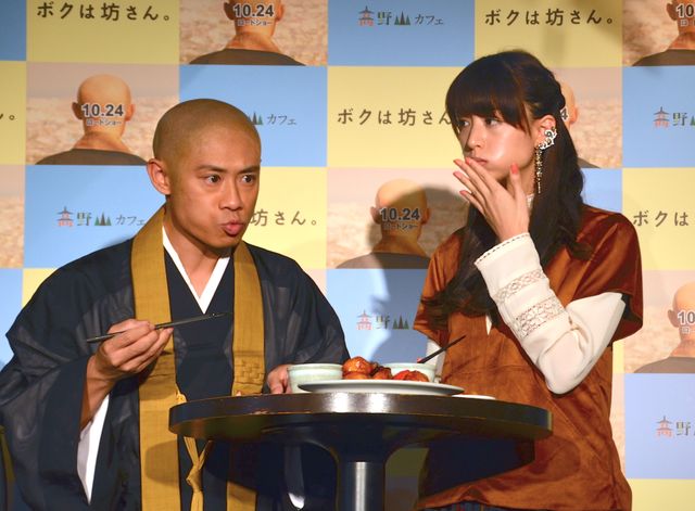 山本美月、丸刈り伊藤淳史と仲良すぎ！フォトギャラリ－（4枚目）