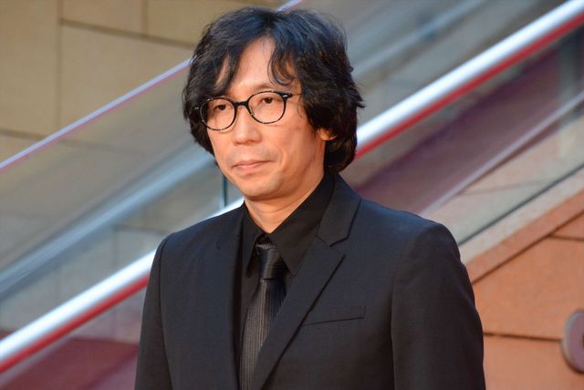 黒ドレスの有村架純、松本潤にエスコートされて登場！（4枚目）