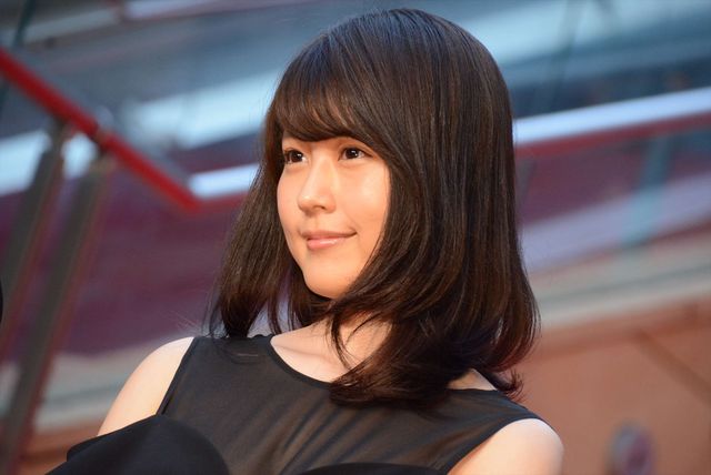 黒ドレスの有村架純、松本潤にエスコートされて登場！（12枚目）