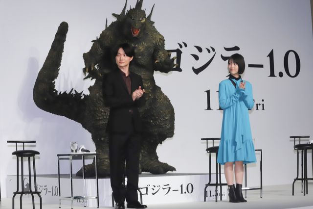 神木隆之介＆浜辺美波、「らんまん」コンビでゴジラに挑む！映画『ゴジラ-1.0』完成報告会見（2枚目）