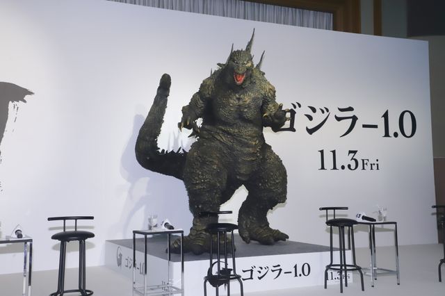 神木隆之介＆浜辺美波、「らんまん」コンビでゴジラに挑む！映画『ゴジラ-1.0』完成報告会見（10枚目）
