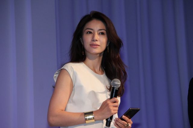 井川遥と剛力彩芽が美の競演！フォトギャラリー（6枚目）