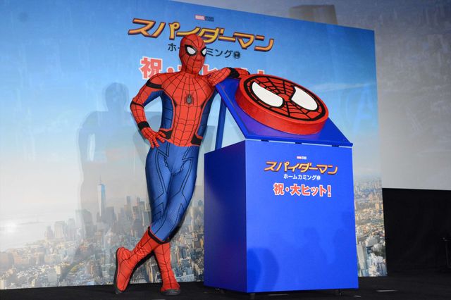 スパイダーマン、関ジャニ∞に特製ケーキをサプライズプレゼント！（2枚目）