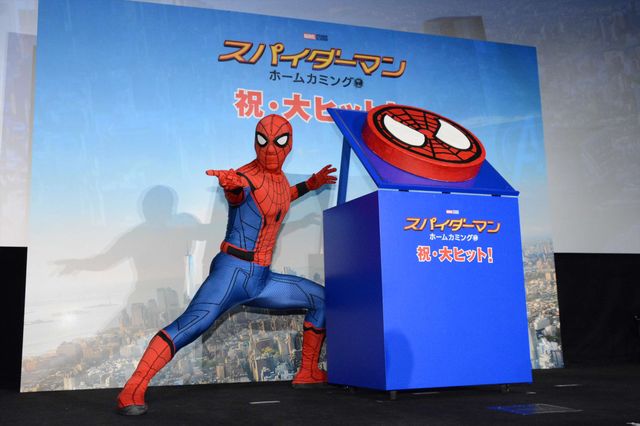 スパイダーマン、関ジャニ∞に特製ケーキをサプライズプレゼント！（3枚目）