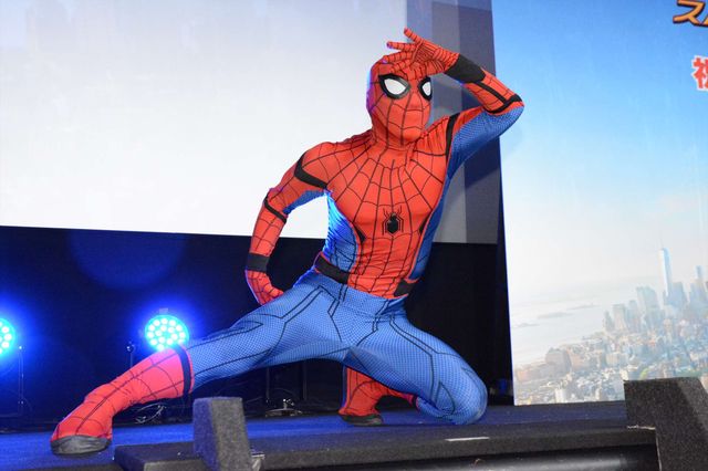 スパイダーマン、関ジャニ∞に特製ケーキをサプライズプレゼント！（4枚目）