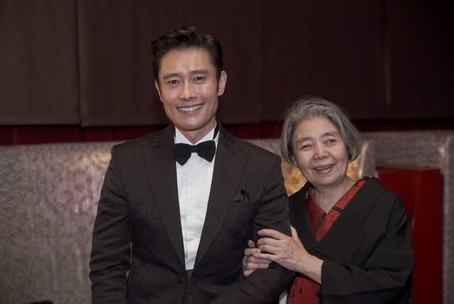 浅野忠信が最優秀助演男優賞を受賞！「第10回アジア・フィルム・アワード」フォトギャラリー（4枚目）