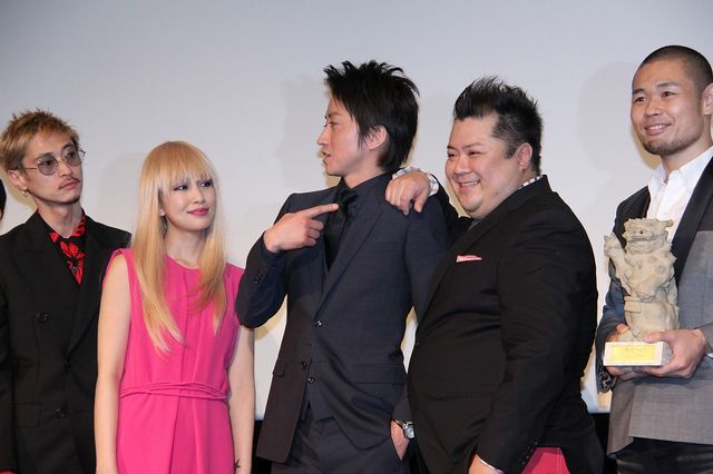 “迷子騒動”藤原竜也、舞台あいさつ登場で熱狂！　フォトギャラリー（11枚目）