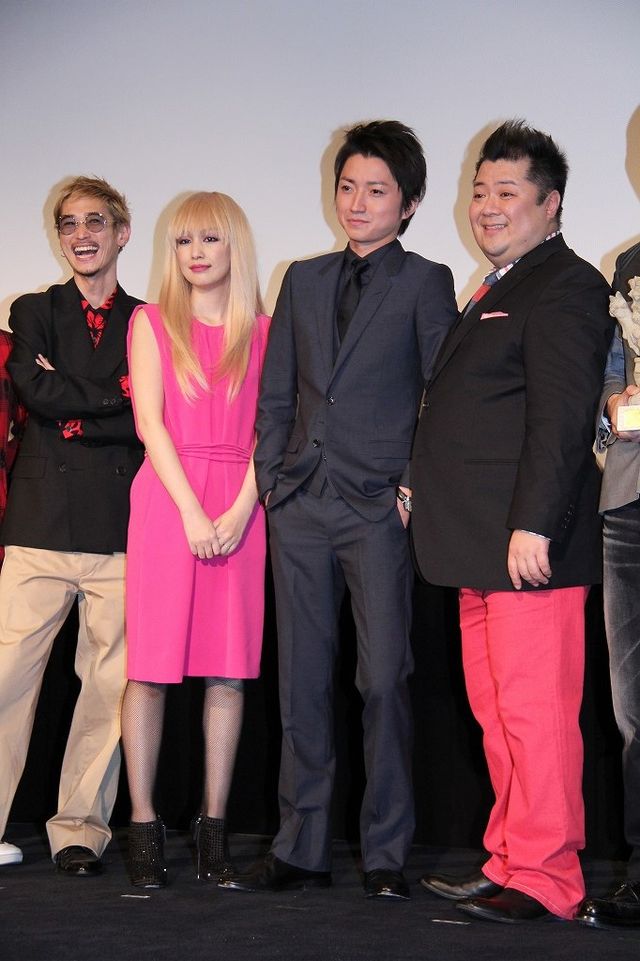 “迷子騒動”藤原竜也、舞台あいさつ登場で熱狂！　フォトギャラリー（16枚目）