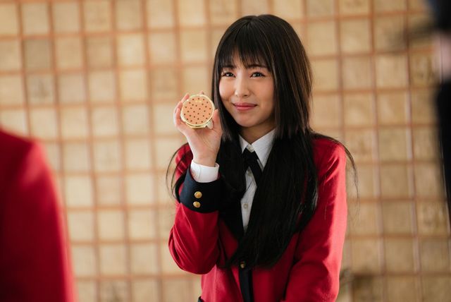 浜辺美波×森川葵、狂気のバトル…！ドラマ「賭ケグルイ」第2話場面写真（2枚目）