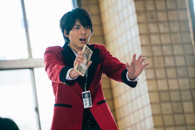 浜辺美波×森川葵、狂気のバトル…！ドラマ「賭ケグルイ」第2話場面写真（4枚目）