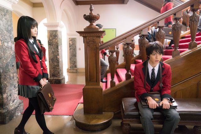 浜辺美波×森川葵、狂気のバトル…！ドラマ「賭ケグルイ」第2話場面写真（5枚目）