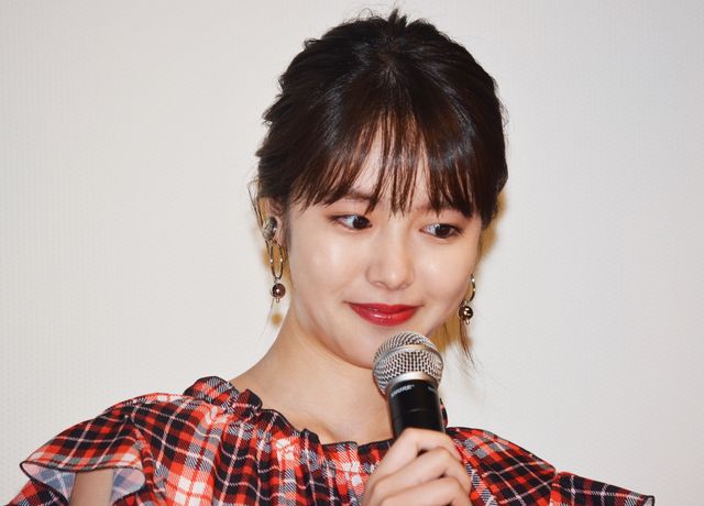 唐田えりか、映画『寝ても覚めても』初日に涙：フォトギャラリー