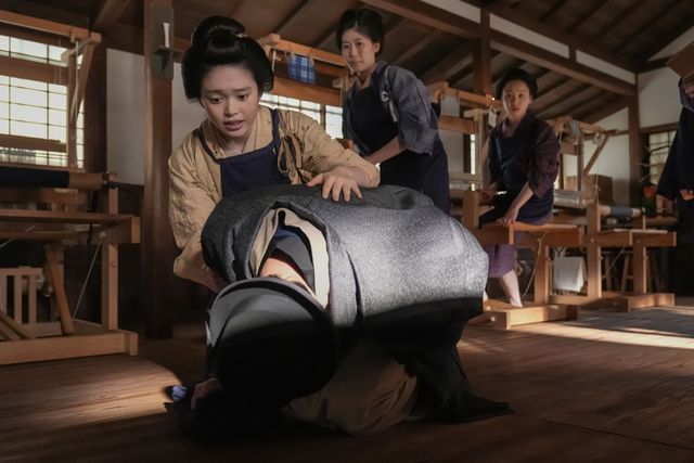 トキ（高石あかり）の心配そうな表情…「ばけばけ」第3週「ヨーコソ、マツノケヘ。」第12回：フォトギャラリー