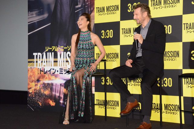 美脚ドレス姿の観月ありさにメロメロのリーアム「恋に落ちてしまいました」：フォトギャラリー