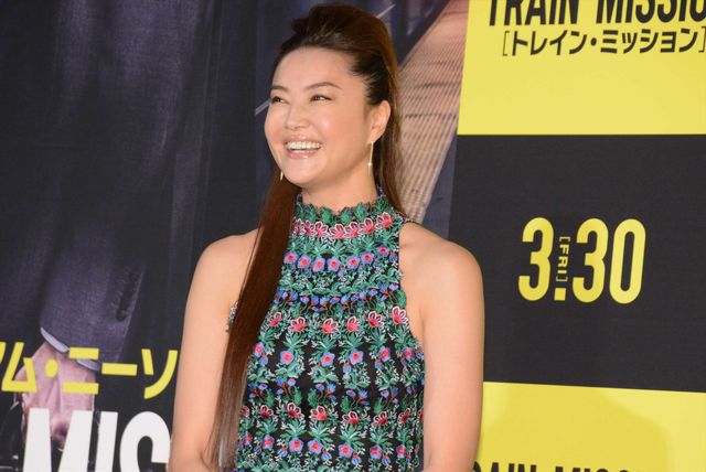 美脚ドレス姿の観月ありさにメロメロのリーアム「恋に落ちてしまいました」（10枚目）