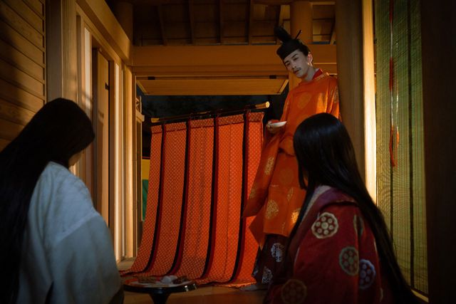 公任が酔ってまひろに絡む…「光る君へ」第36回場面写真：フォトギャラリー