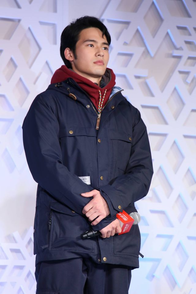 岡田健史＆浜辺美波、スキーウェア姿がさわやかすぎ！JR東日本「JR SKISKI」キャンペーン記者発表会（3枚目）