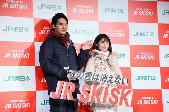岡田健史＆浜辺美波、スキーウェア姿がさわやかすぎ！JR東日本「JR SKISKI」キャンペーン記者発表会（16枚目）