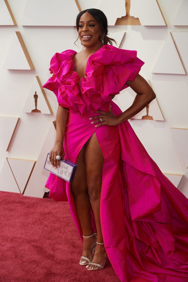 圧倒的な華やかさ！赤系ドレスアップ勢ぞろい（8枚目）