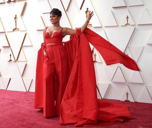 圧倒的な華やかさ！赤系ドレスアップ勢ぞろい（10枚目）