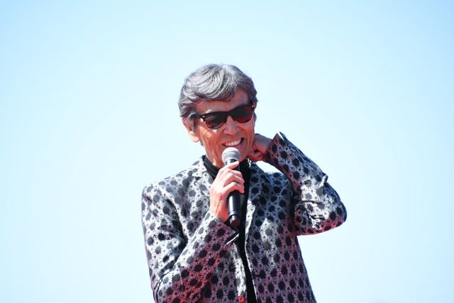 『あぶ刑事』浅野温子＆舘ひろしが手をつなぐ！レジェンドたちが横浜に凱旋（7枚目）