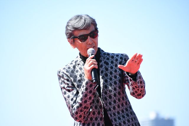 『あぶ刑事』浅野温子＆舘ひろしが手をつなぐ！レジェンドたちが横浜に凱旋（8枚目）