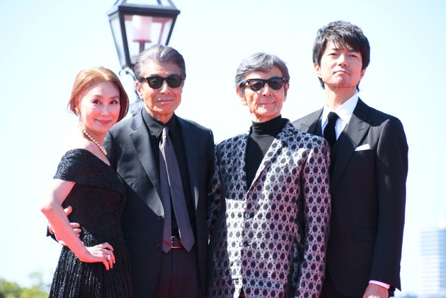 『あぶ刑事』浅野温子＆舘ひろしが手をつなぐ！レジェンドたちが横浜に凱旋（11枚目）