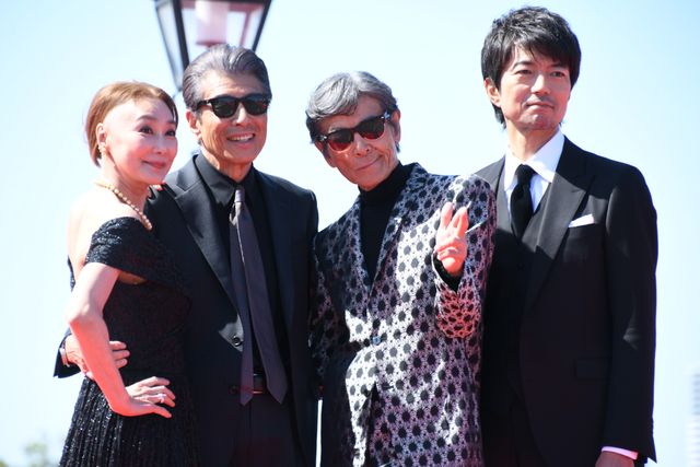 『あぶ刑事』浅野温子＆舘ひろしが手をつなぐ！レジェンドたちが横浜に凱旋（12枚目）