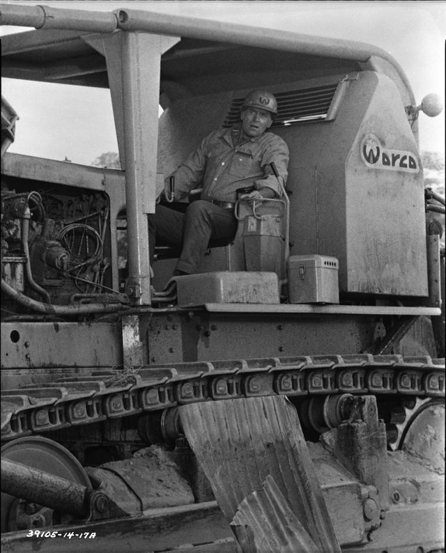 様子のおかしい展開で人気を獲得！カルト作『殺人ブルドーザー』（2枚目）