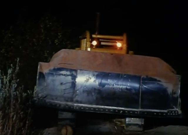 様子のおかしい展開で人気を獲得！カルト作『殺人ブルドーザー』（6枚目）