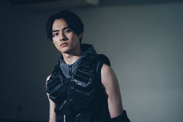 『劇場版　仮面ライダーリバイス　バトルファミリア』前田拳太郎インタビューカット（3枚目）