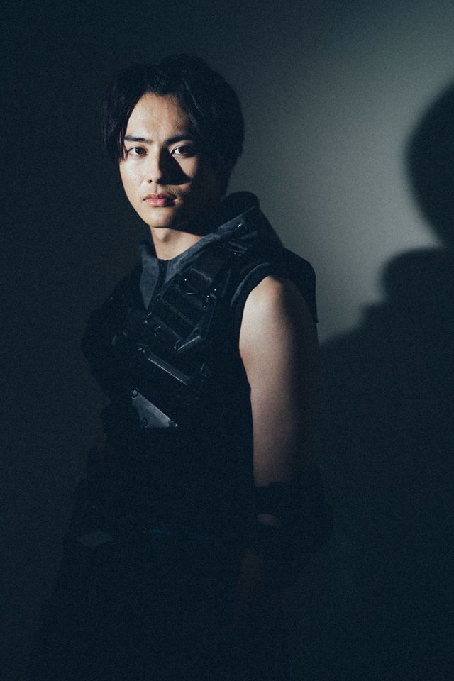 『劇場版　仮面ライダーリバイス　バトルファミリア』前田拳太郎インタビューカット（10枚目）