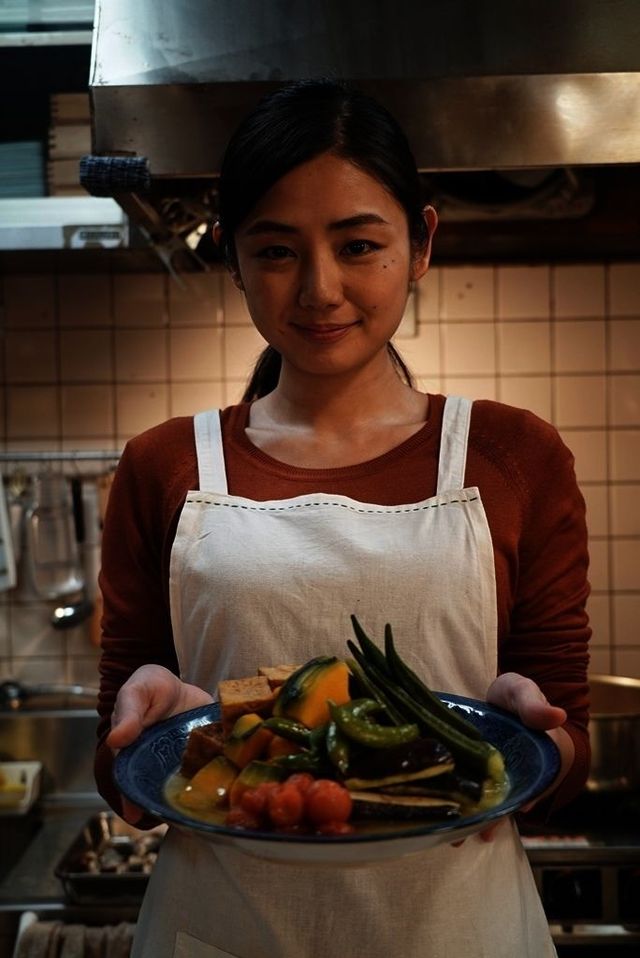 片山萌美、エプロン姿が素敵！ドラマ「居酒屋ぼったくり」【9枚】：フォトギャラリー