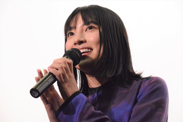 久保田紗友＆莉子、血まみれ撮影が思い出！映画『Love Will Tear Us Apart』公開初日舞台あいさつ（2枚目）