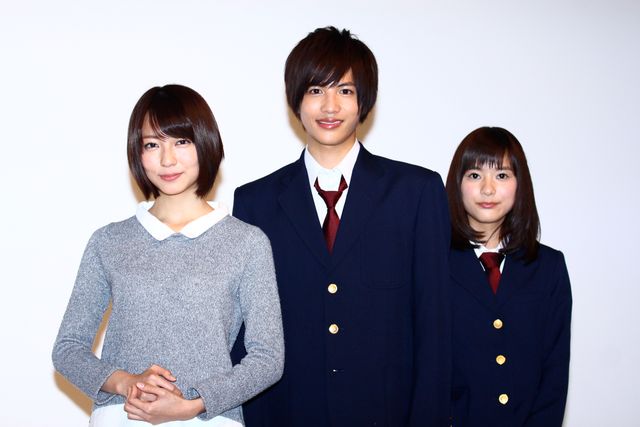 『先輩と彼女』に出演！　（左から）梨里杏、志尊淳、芳根京子