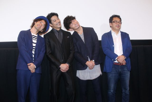 舞台あいさつが行われ（左から）ナオト・インティライミ、堤真一、SHOCK EYE、李闘士男監督